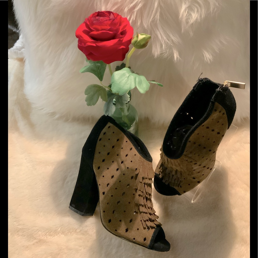 Jessica Simpson - Black/tan suede peep toe shoe bootie with back zipper. Sz 5M